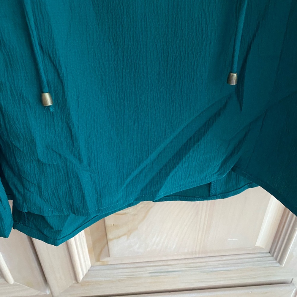 NWT Entro dark green frilly blouse size small runs large $15 Beautiful! - Picture 7 of 8